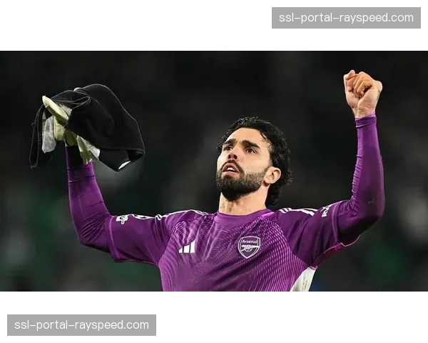 拉亚传球失误险酿大祸，阿森纳门将惊魂时刻引球迷冷汗